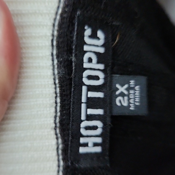 Hot Topic Black Short Sleeve School Sweater W/ Embroidered Pentagram Plus Sz2X - Picture 4 of 8